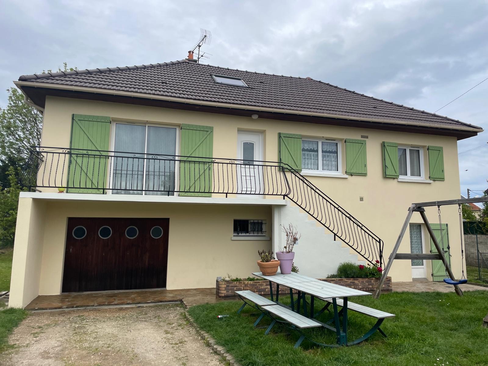 Maison avec façade ravalée et terminée en Essonne